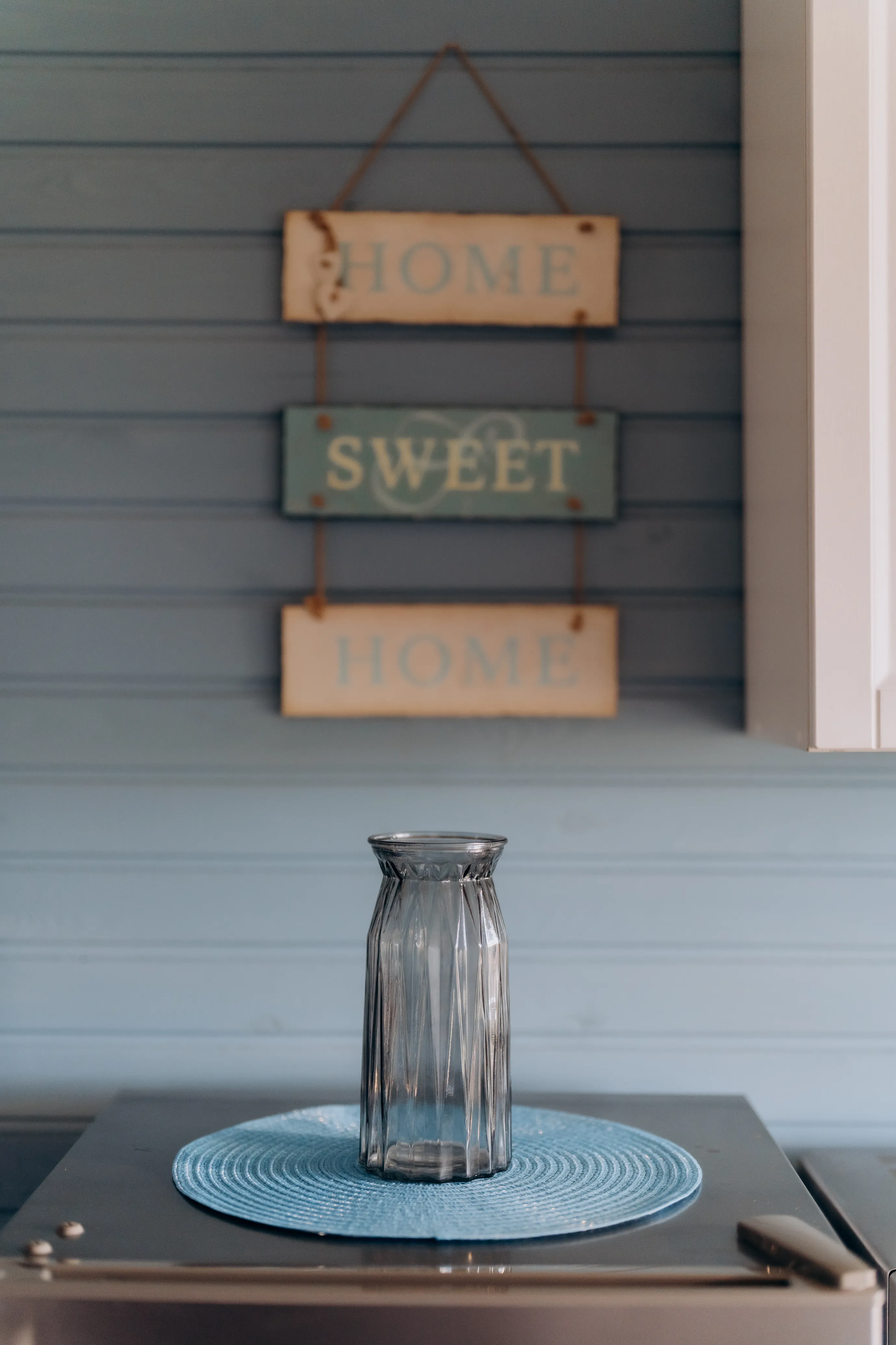 Кухонна Зона номера Восьмимісний двоярусний люкс+ у SvityazHOME